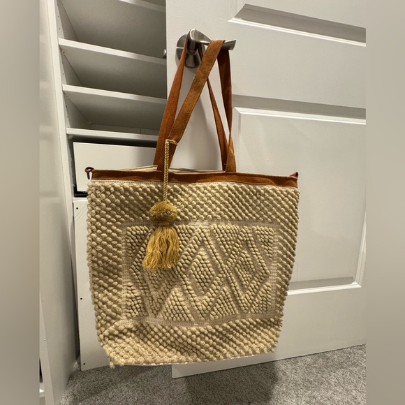 Beige knit tote - Picture 1 of 4